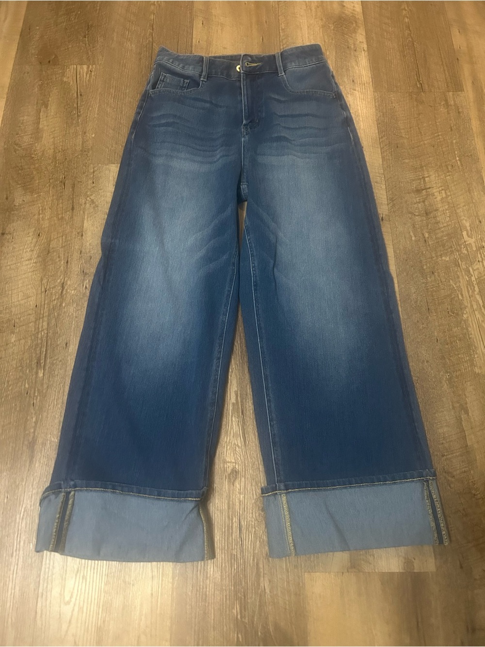 HALARA Wide-Leg Jeans in Dark Blue with Folded Cuffs